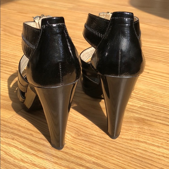 Michael MK Zipper Detail Heel - Picture 3 of 4